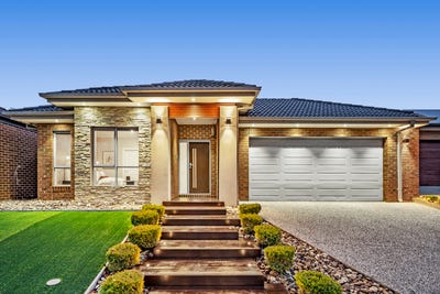 /international/au/14-duneira-grove-caroline-springs-vic-148478100/