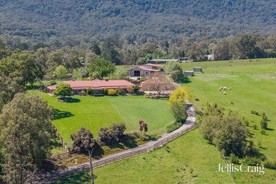 /international/au/61-garnook-grove-badger-creek-vic-152631656/