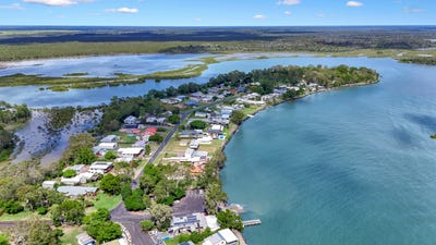 /international/au/12-moreton-street-toogoom-qld-148389356/