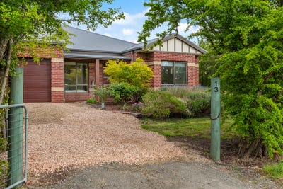 /international/au/13-macbain-street-tylden-vic-152653164/
