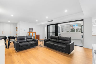 /international/au/7-10-bay-terrace-wynnum-qld-148070344/