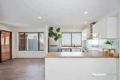 /international/au/33-lynas-way-quinns-rocks-wa-151033648/