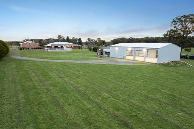 /international/au/7-monarch-close-kinglake-west-vic-152103012/