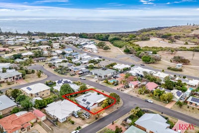 /international/au/24-solander-street-bargara-qld-152580000/