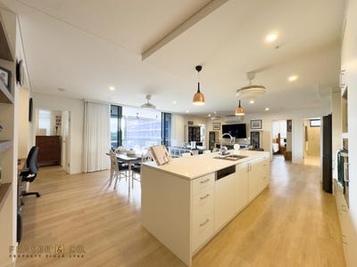 /international/au/5510-219-221-bloomfield-street-cleveland-qld-148417448/