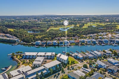 /international/au/42-outrigger-circuit-hope-island-qld-148695824/?lang=de