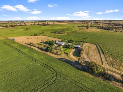 /international/au/77-kinvara-drive-junee-nsw-700427488/
