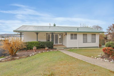 /international/au/37-jenolan-street-oberon-nsw-148458772/