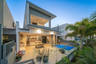 /international/au/residence-4-6-tarawa-street-kawana-island-qld-151929500/