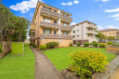 /international/au/8-11-york-street-fairfield-nsw-152703188/