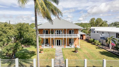 /international/au/15-eimeo-esplanade-eimeo-qld-148464524/