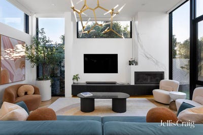 /international/au/19-rich-crescent-bellfield-vic-151187984/