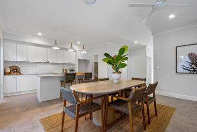 /international/au/52-broadwater-street-runaway-bay-qld-148286360/