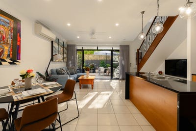 /international/au/14-7-elliott-street-surfers-paradise-qld-152132232/