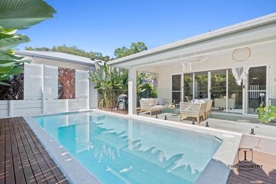 /international/au/84-flagship-drive-trinity-beach-qld-151464512/