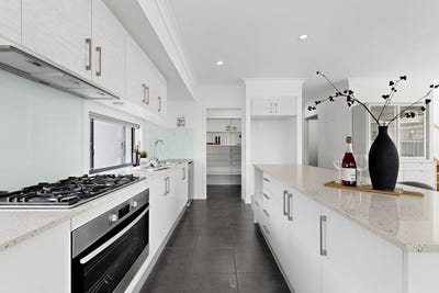 /international/au/1-meadowview-lane-arundel-qld-152455156/