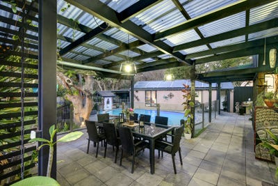 /international/au/26-crossing-road-aberfoyle-park-sa-151783076/