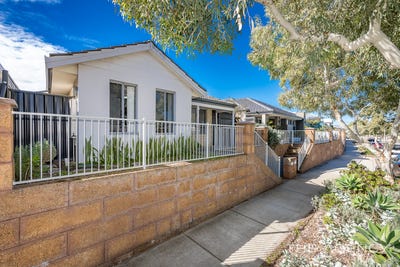/international/au/121-joseph-banks-boulevard-banksia-grove-wa-151585468/