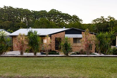 /international/au/9-campese-terrace-nambour-qld-151426300/