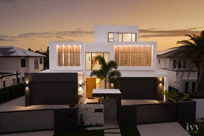/international/au/4-regents-court-sovereign-islands-qld-152046928/