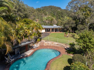 /international/au/239-towen-mount-road-towen-mountain-qld-152552456/