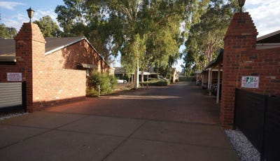 /international/au/9-4-ochiltree-street-somerville-wa-151232416/