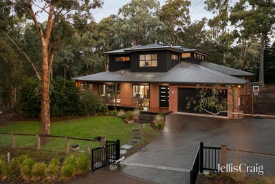 /international/au/1-cooinda-place-eltham-vic-151343400/