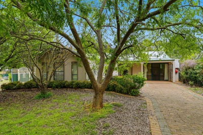 /international/au/98-king-street-molong-nsw-152650272/