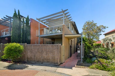 /international/au/8-williams-bay-grove-williamstown-vic-152686328/