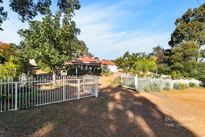 /international/au/22-davies-crescent-gooseberry-hill-wa-148364000/