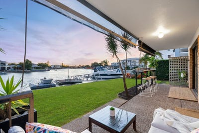 /international/au/1-18-back-street-biggera-waters-qld-148452604/