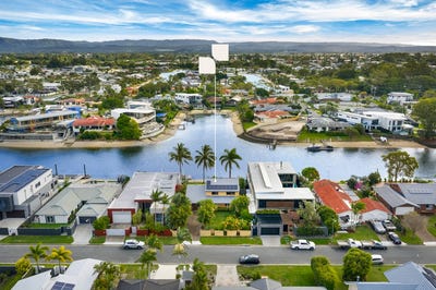 /international/au/26-welby-street-broadbeach-waters-qld-151188452/