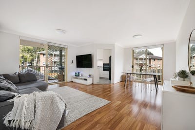 /international/au/37-10-12-broughton-street-canterbury-nsw-151542232/