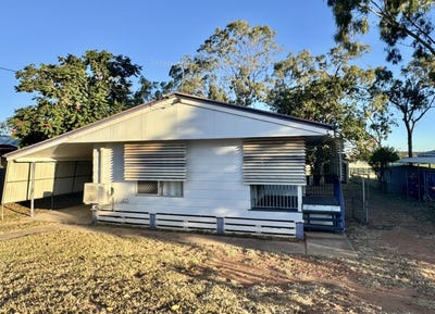 /international/au/12-flinders-drive-moranbah-qld-151418520/
