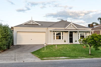 /international/au/26-fairways-boulevard-cranbourne-north-vic-151117108/