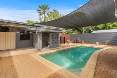/international/au/9-leslie-street-mooroobool-qld-151626828/