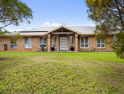 /international/au/24-mocatta-street-goombungee-qld-152694912/