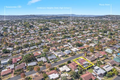 /international/au/18-hibiscus-drive-centenary-heights-qld-151159444/