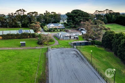 /international/au/741-warburton-highway-seville-vic-151236096/