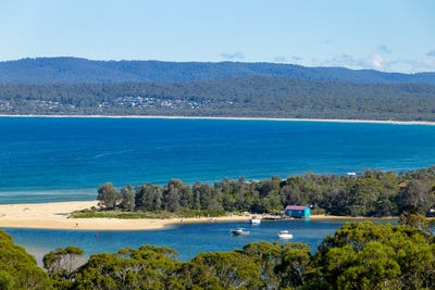 /international/au/2-28-lakeview-avenue-merimbula-nsw-150908928/