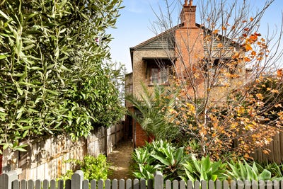 /international/au/245a-barkly-street-st-kilda-vic-151371860/
