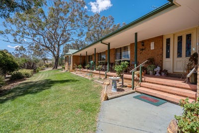 /international/au/112-royalla-drive-royalla-nsw-146622952/