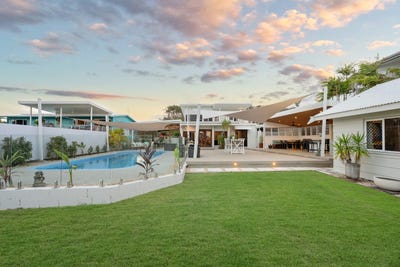 /international/au/26-bay-street-pallarenda-qld-152152432/
