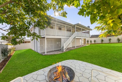 /international/au/8a-palmtree-avenue-scarborough-qld-148570712/?lang=en