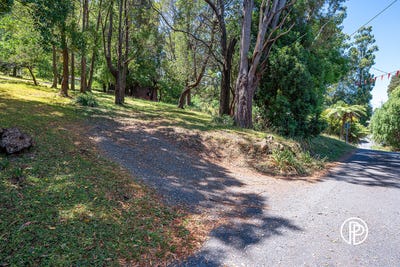 /international/au/19-andersons-road-warburton-vic-204475400/