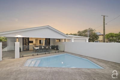 /international/au/36-oceanic-drive-warana-qld-150830668/