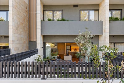 /international/au/b3-89-john-whiteway-drive-gosford-nsw-147202888/