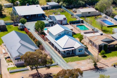 /international/au/107-kitchener-road-temora-nsw-152451896/