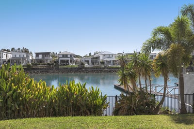 /international/au/72-north-quay-circuit-hope-island-qld-151278728/
