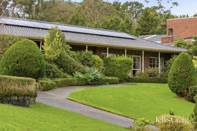 /international/au/17-warner-court-donvale-vic-151488088/